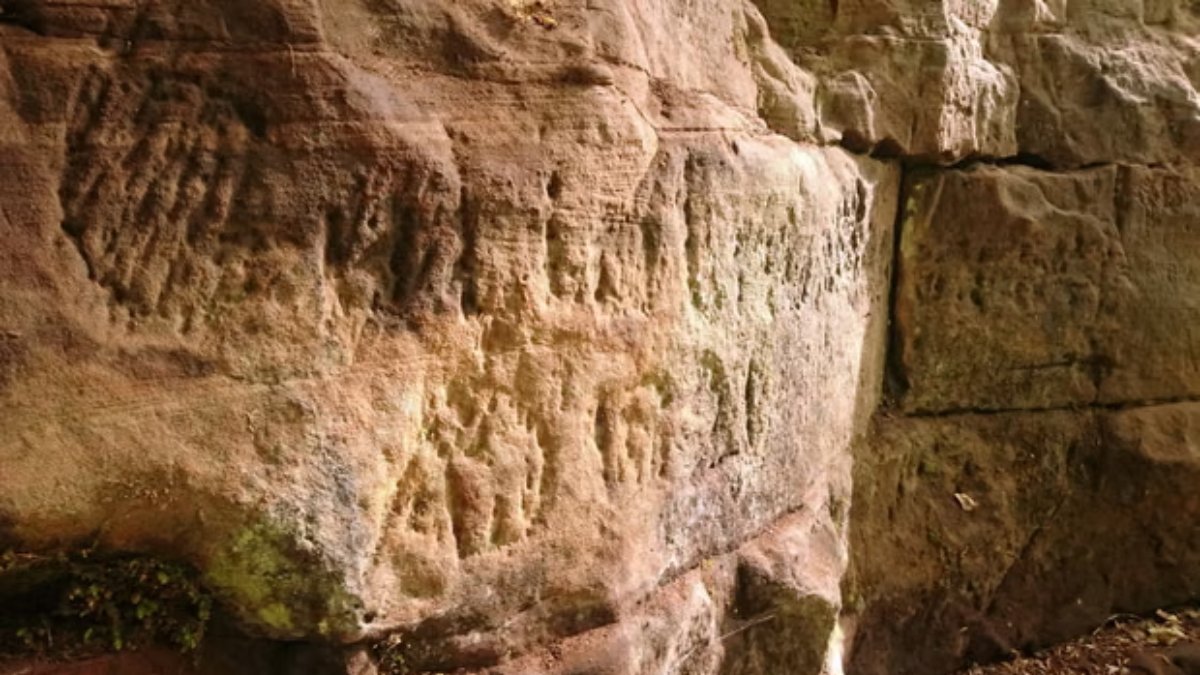 Arqueólogos descobrem pênis esculpido há 1.800 anos em pedreira romana próxima à Muralha de Adriano (Foto: Historic England)