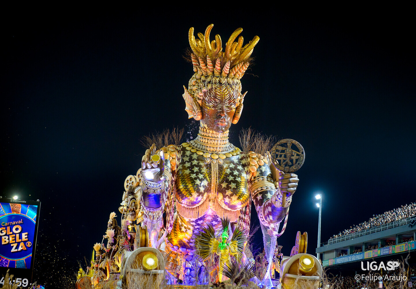 Alegorias da Mocidade Alegre foram elogiadas durante o desfile em São Paulo.