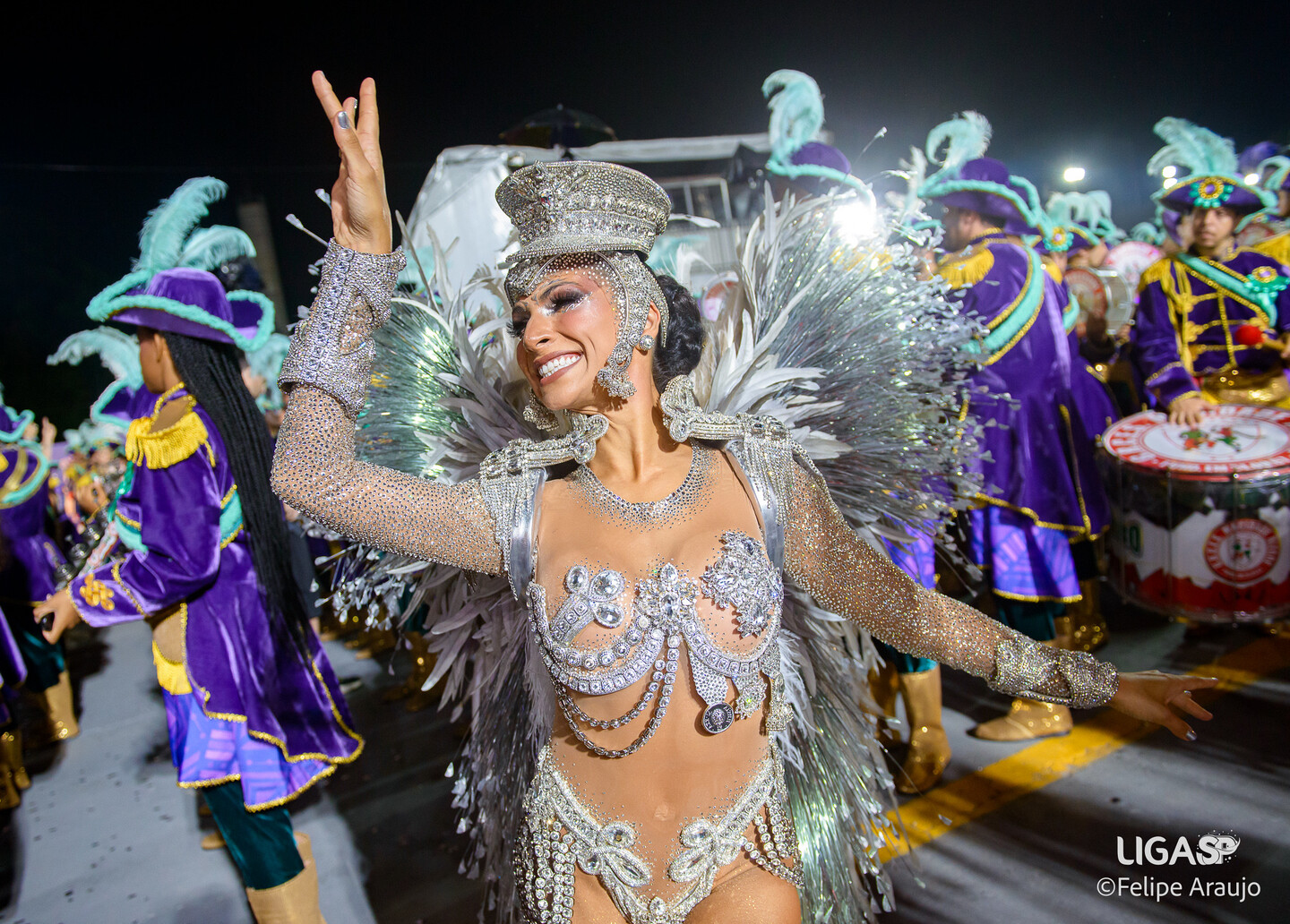 Aline Oliveira durante desfile em São Paulo neste ano.