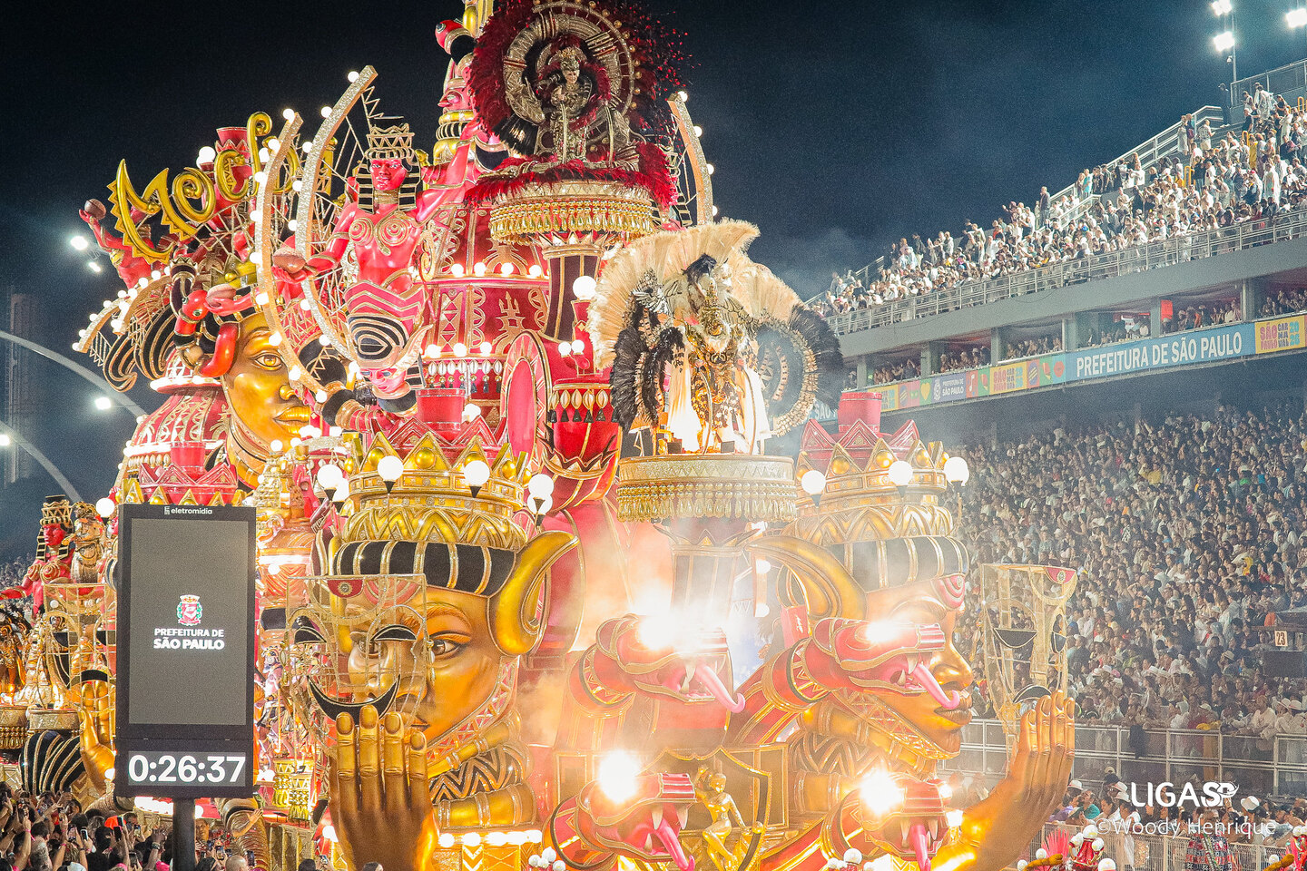 Alegorias da escola no Carnaval de São Paulo deste ano; Agremiação foi aclamada após o desfile no Anhembi.