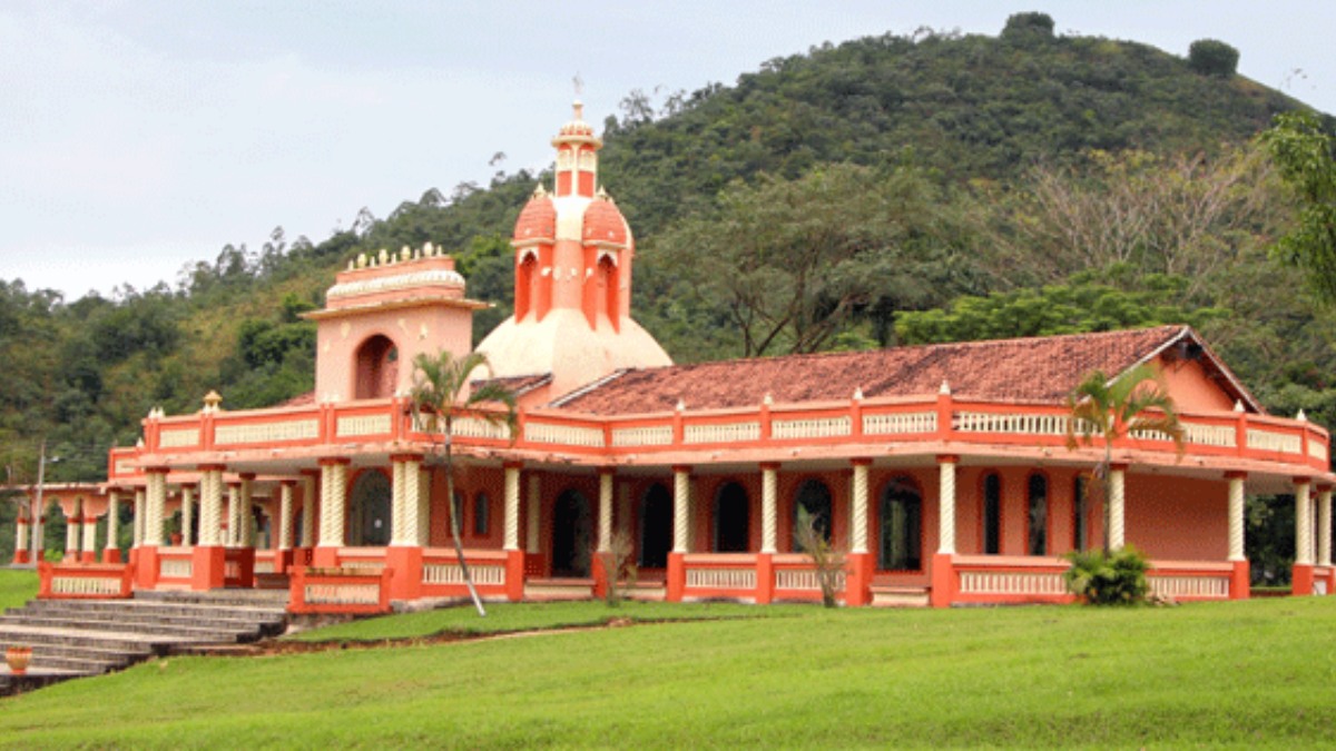 Fazenda Nova Gokula: Este belo santuário natural da comunidade Hare Krishna promove uma vida simples baseada na pureza e em pensamentos elevados. Os turistas desfrutam de retiros maravilhosos focados em meditação, yoga e culinária em meio à preservação ambiental. Foto: Divulgação