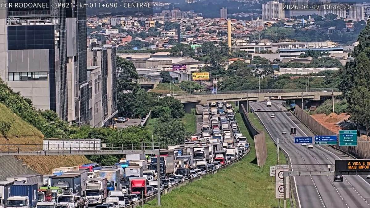 A rodovia precisou ser totalmente interditada para o atendimento da ocorrência - Divulgação/Artesp