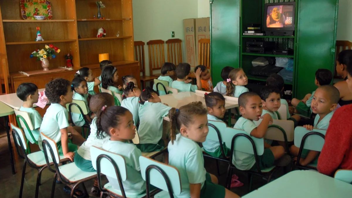 Cerca de 14 mil crianças devem ser beneficiadas pela nova regulamentação que equipara direitos de terceirizados e servidores. Antônio Cruz/Agência Brasil