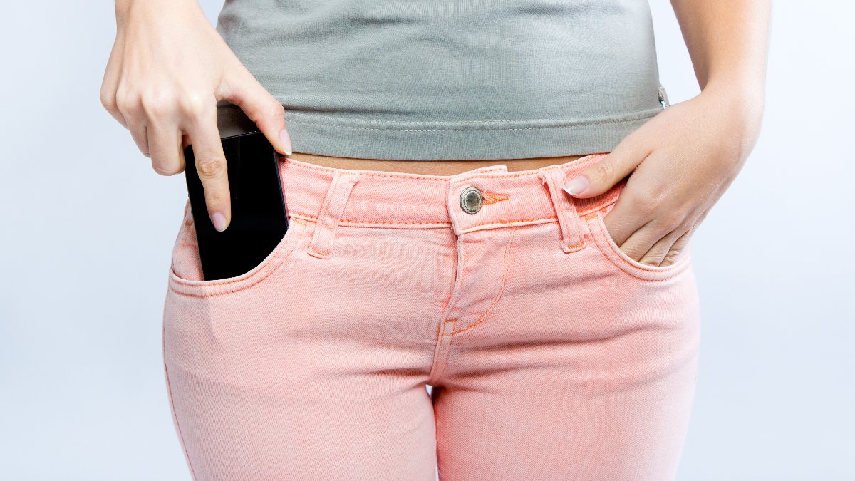 Bolsos femininos não suportam nem o tamanho de um celular moderno 