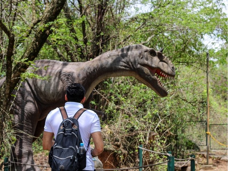 Trem da República em SP tem bate e volta de Páscoa com parque de dinossauros /Divulgação