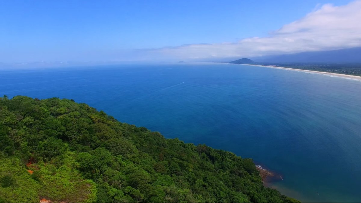 Já o Montão do Trigo é um paraíso de águas cristalinas perfeito para observar peixes coloridos