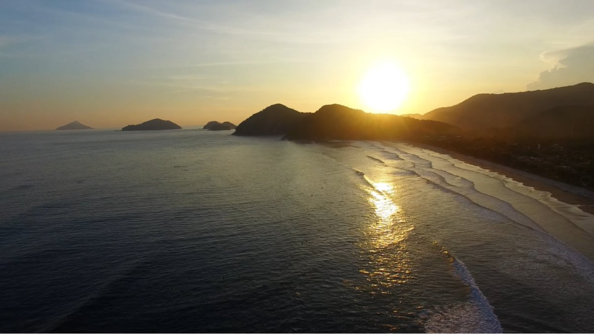 Praias de São Sebastião são famosas por seu pôr do sol encantador
