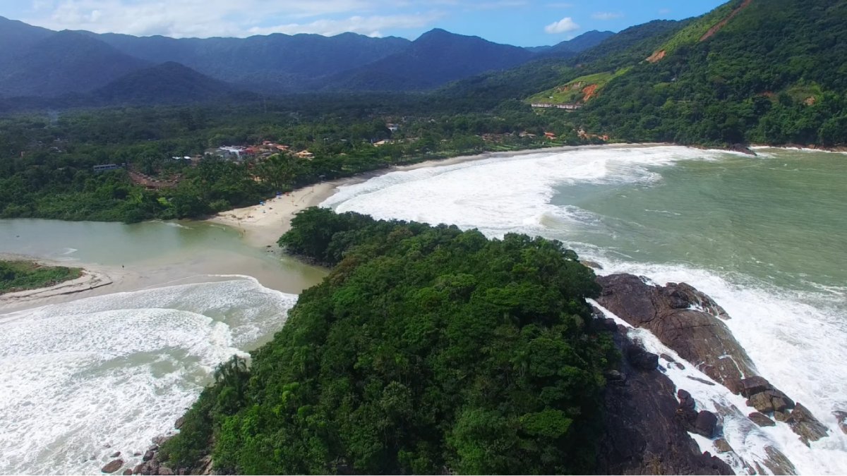 Cidade abriga desde praias tranquilas para banho até aquelas com grandes ondas para esportes radicais