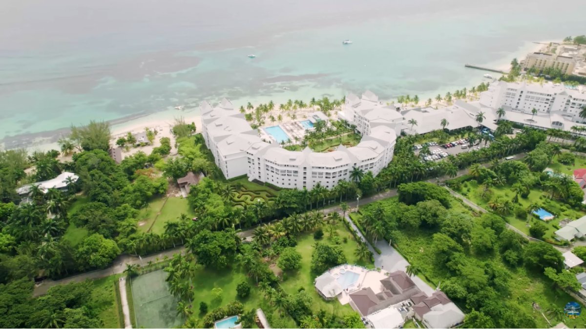 Até 2030, a previsão é de que 10 mil novos quartos de hotel sejam construídos, fechando ainda mais o cerco sobre a ilha