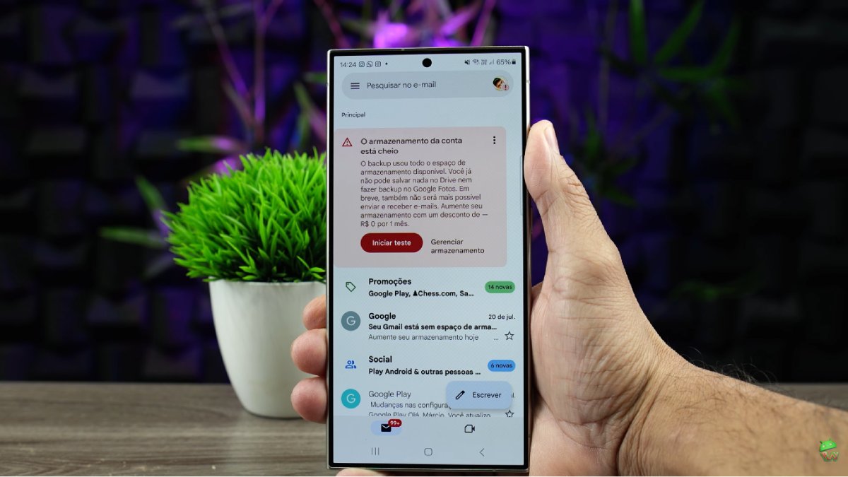 Aplicativos como WhatsApp, Instagram e TikTok acumulam arquivos invisíveis que lotam seu celular