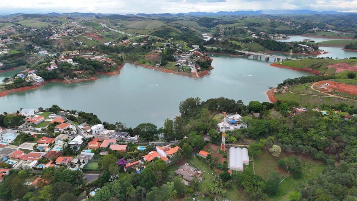Na década de 1960, a construção da represa de Igaratá transformou completamente a paisagem da região
