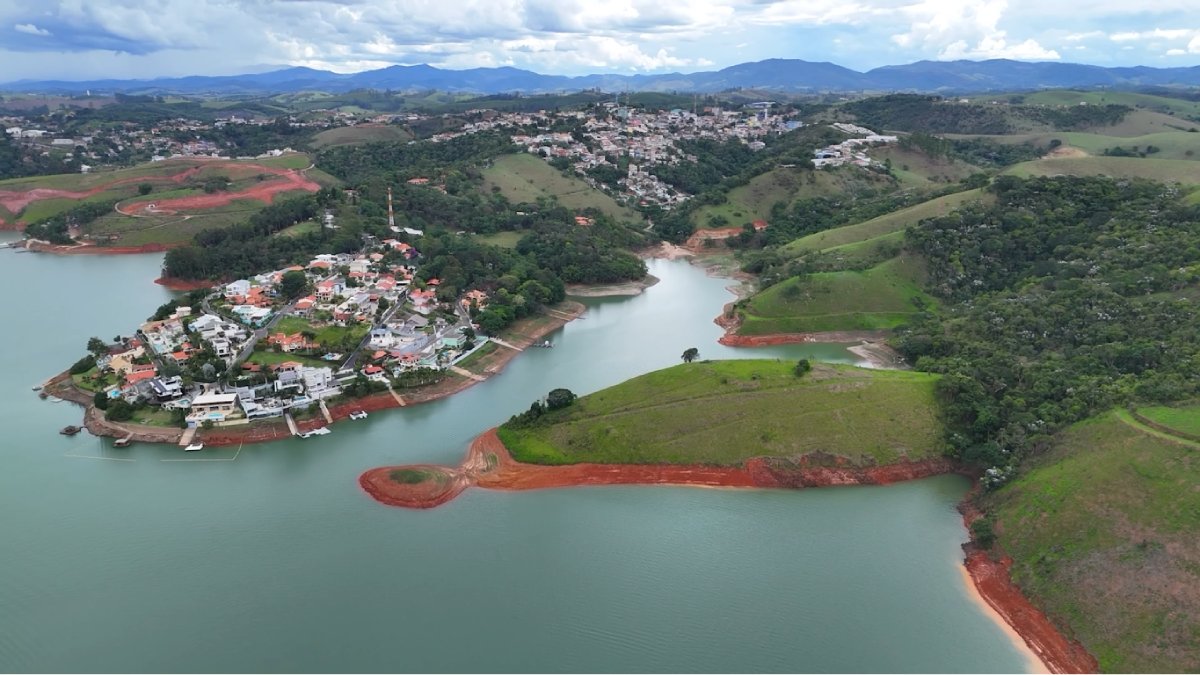 Esse fenômeno reforça o apelido de "Atlântida paulista" e desperta curiosidade entre visitantes