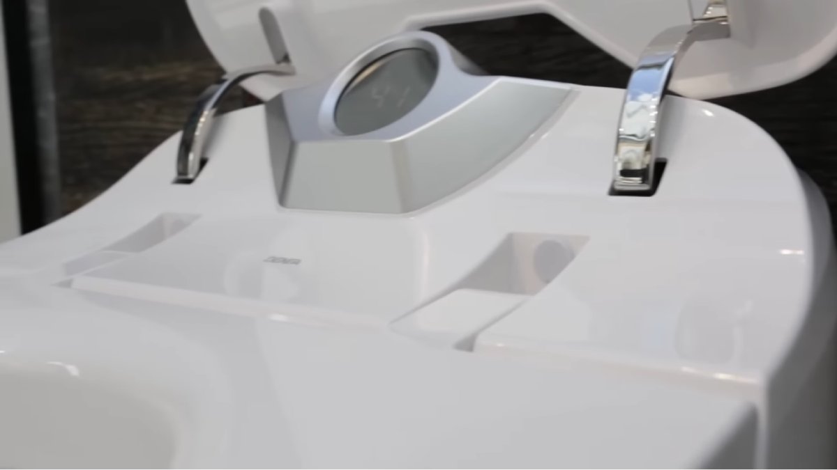 Além do conforto, a tecnologia reduz o impacto ambiental ao diminuir o consumo de papel higiênico