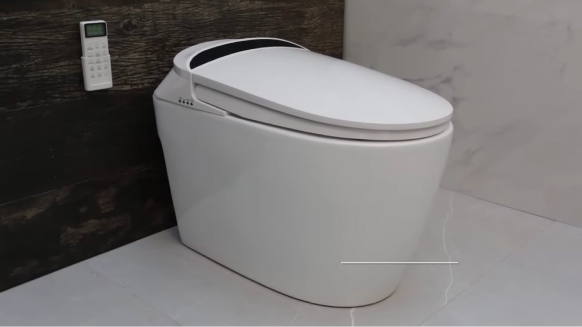 Com jatos de água e ar quente, o bidê eletrônico garante uma higiene profunda e muito mais suave