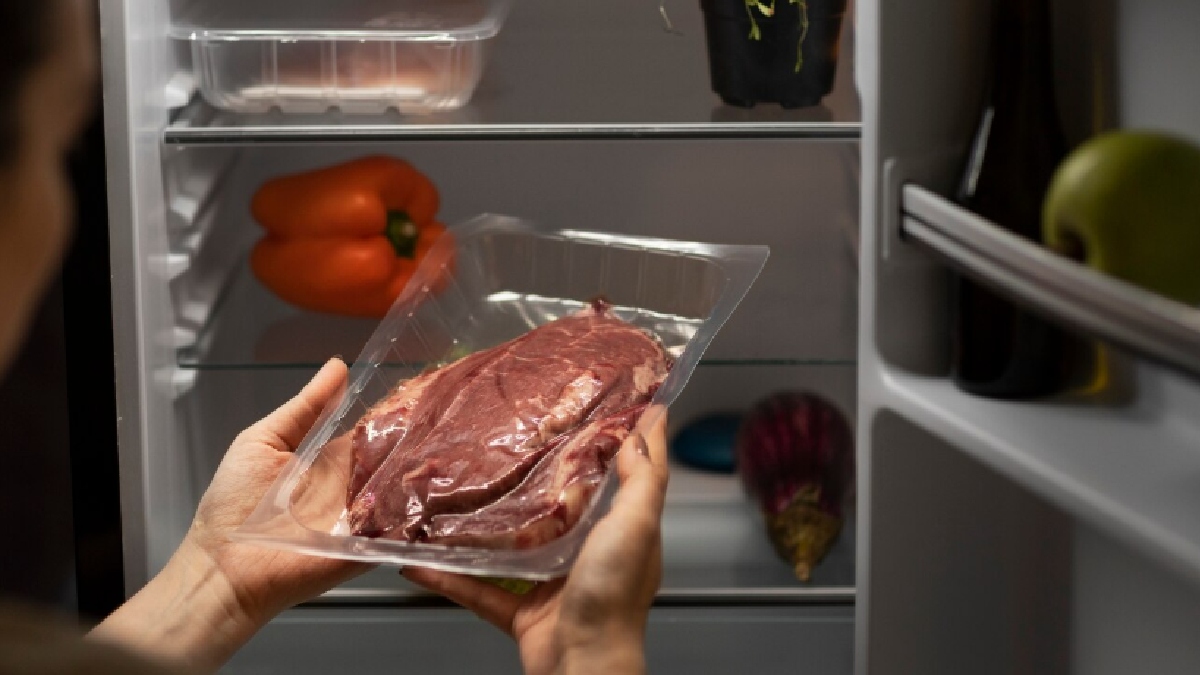 Carnes cruas (bovina, frango e suína): de 1 a 3 dias, conforme o tipo - (Freepik)