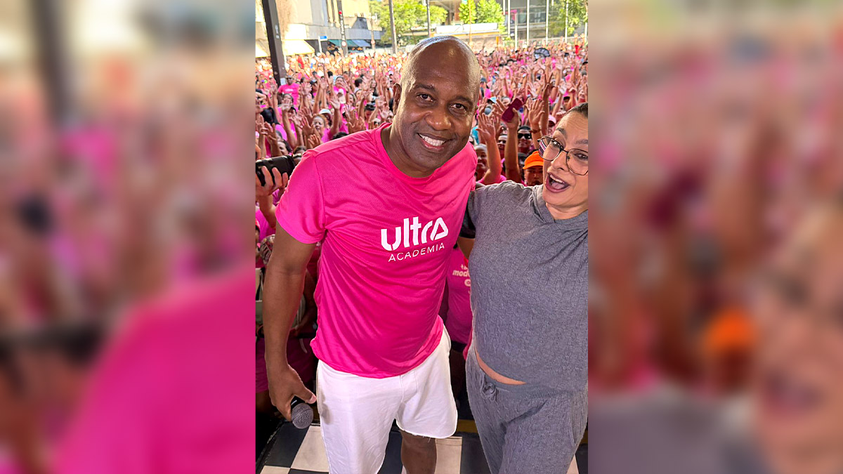 Cátia Fonseca se joga na dança e levanta público na Paulista no feriado de Tiradentes. Fotos: Divulgação