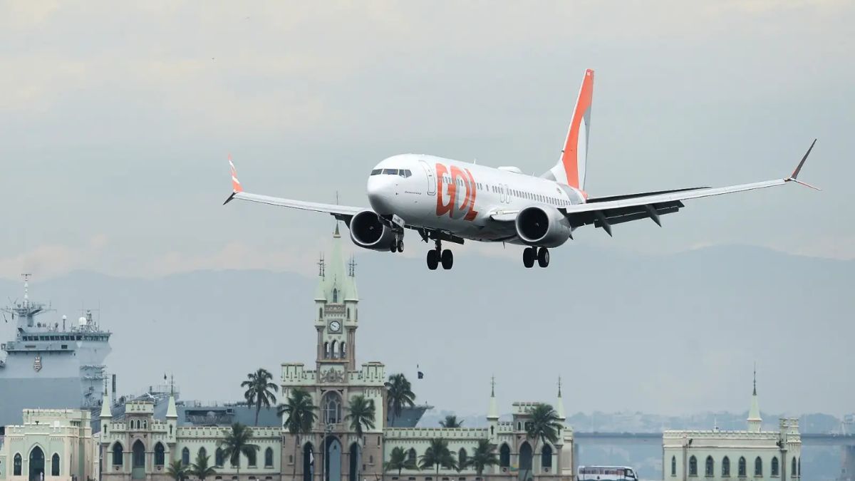 A disparada de 55% no preço do querosene de aviação em 2026 torna o custo operacional das companhias insustentável sem o repasse para o consumidor final. Divulgação/GOL
