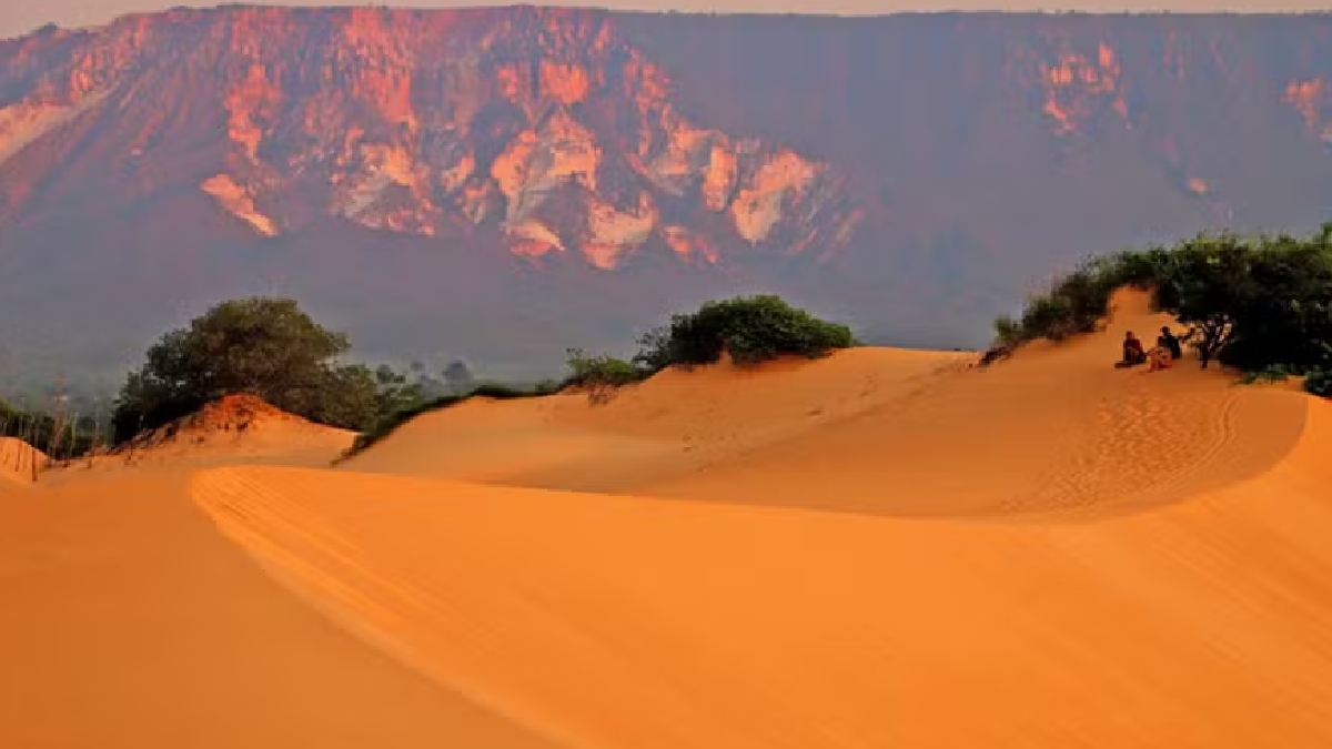 Dunas do Jalapão: o local clássico para assistir ao pôr do sol, cercado por areias alaranjadas - (Walker Ribeiro/Governo de Tocantins)