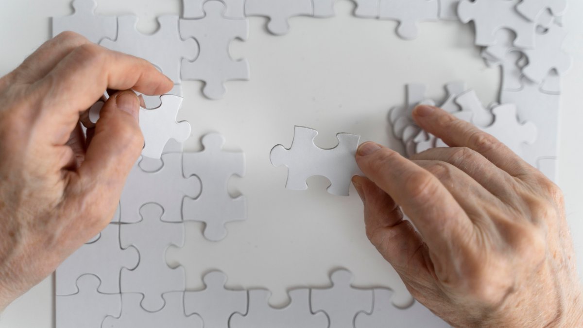 Remédio usado no Parkinson reverteu falhas de memória e animou pesquisadores (Fotos: Freepik)