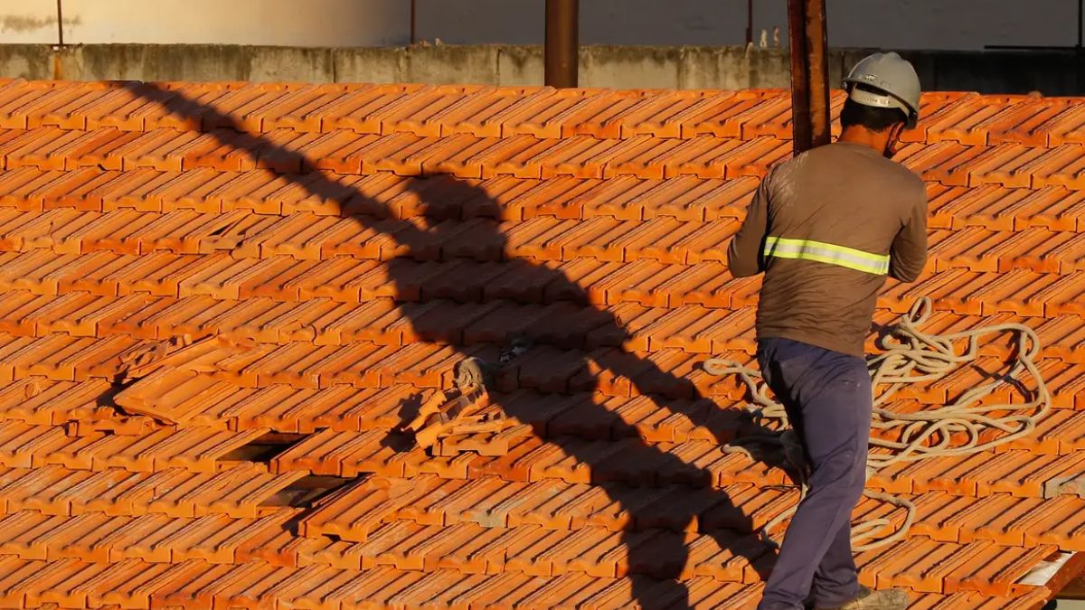 Canteiro de obras em habitação popular; o novo crédito do governo federal visa aquecer o setor da construção civil e gerar empregos. Fernando Frazão/Agência Brasil