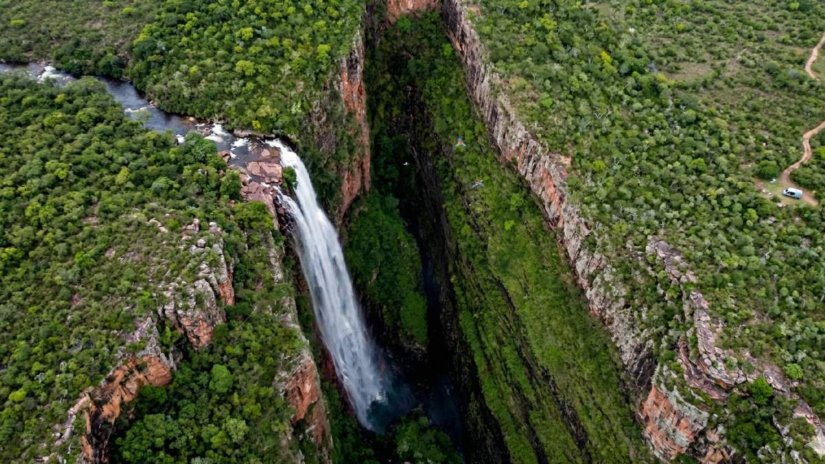 A Cachoeira do Jatobá é uma das mais famosas da região com uma queda d'água impactante: Foto: Reprodução/Instagram