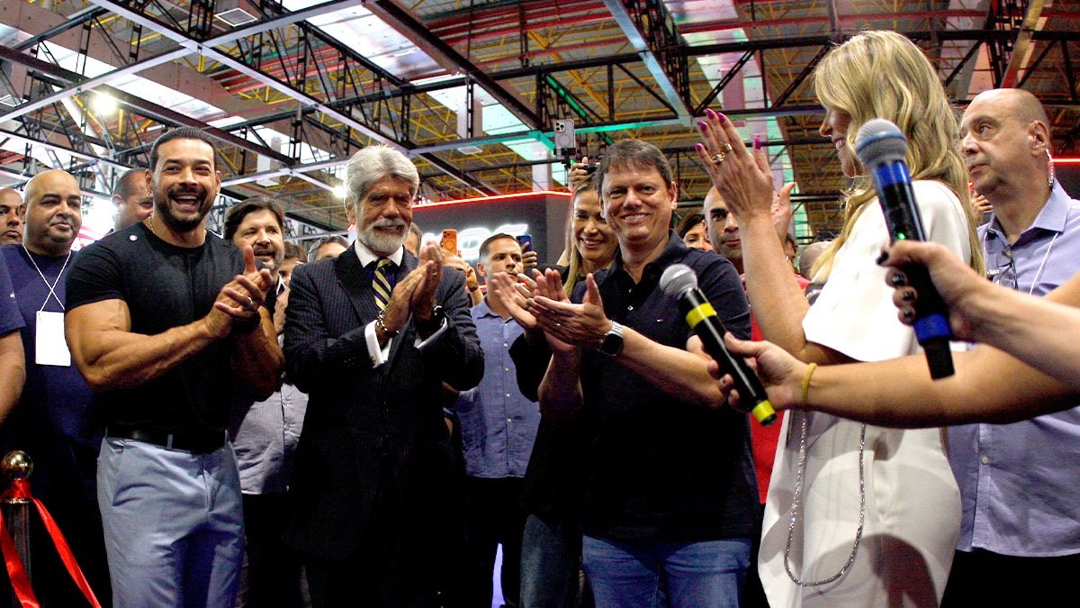 Tarcísio de Freitas durante inauguração da feira, na sexta