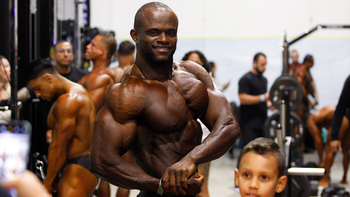 Apesar dos obstáculos, o fisiculturista encontrou espaço no esporte após ser descoberto há três anos por seu treinador em uma academia/Yuri Villaça/Gazeta de S.Paulo