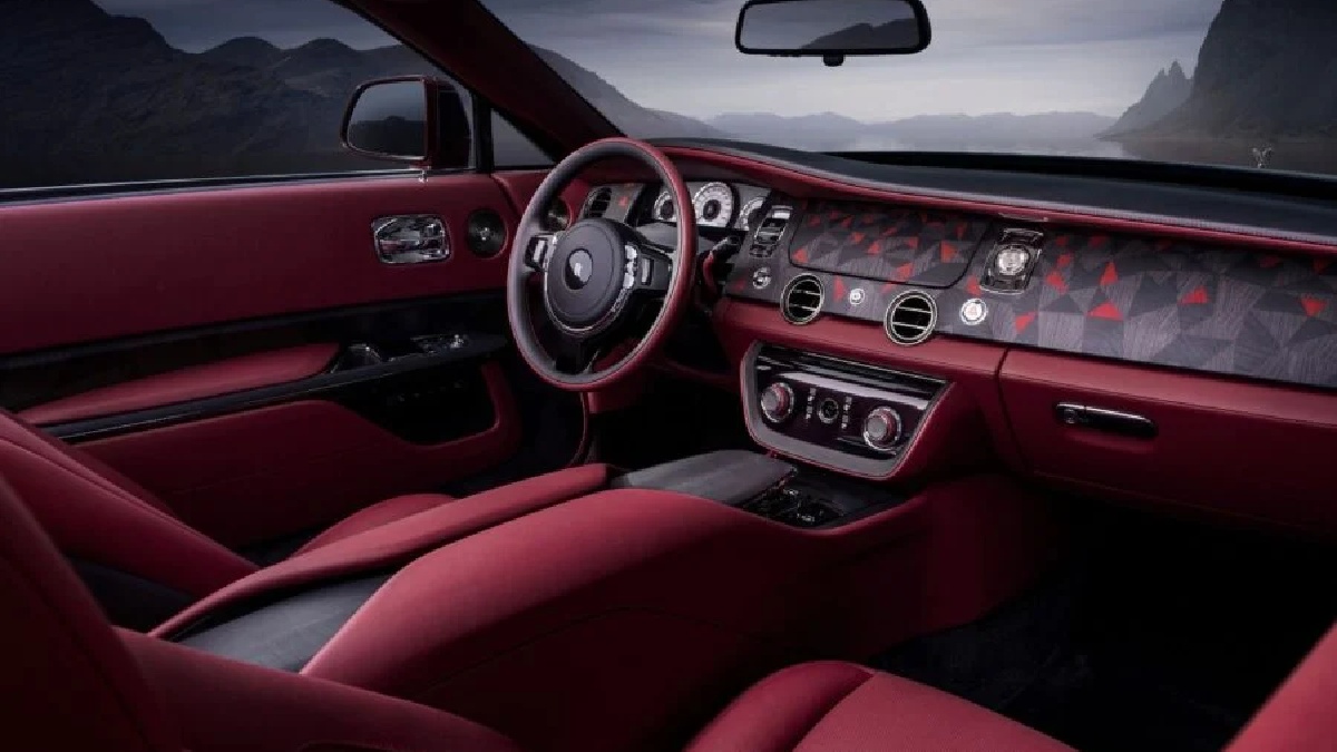 A iniciativa combina um veículo coachbuilt desenvolvido pela Rolls-Royce com um programa de exclusividades elaborado ao longo dos anos/Divulgação