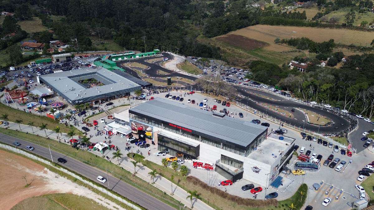 Evento no Parque Dream Car reúne o Clube das Viaturas e permite a entrada de modelos de qualquer marca; programação inclui mercado, shopping e lazer/Divulgação