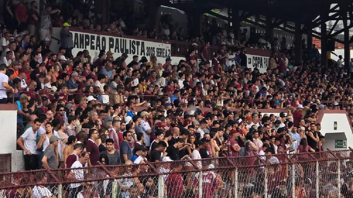 Torcida do Juventus-SP nas arquibancadas no Estádio da Rua Javari