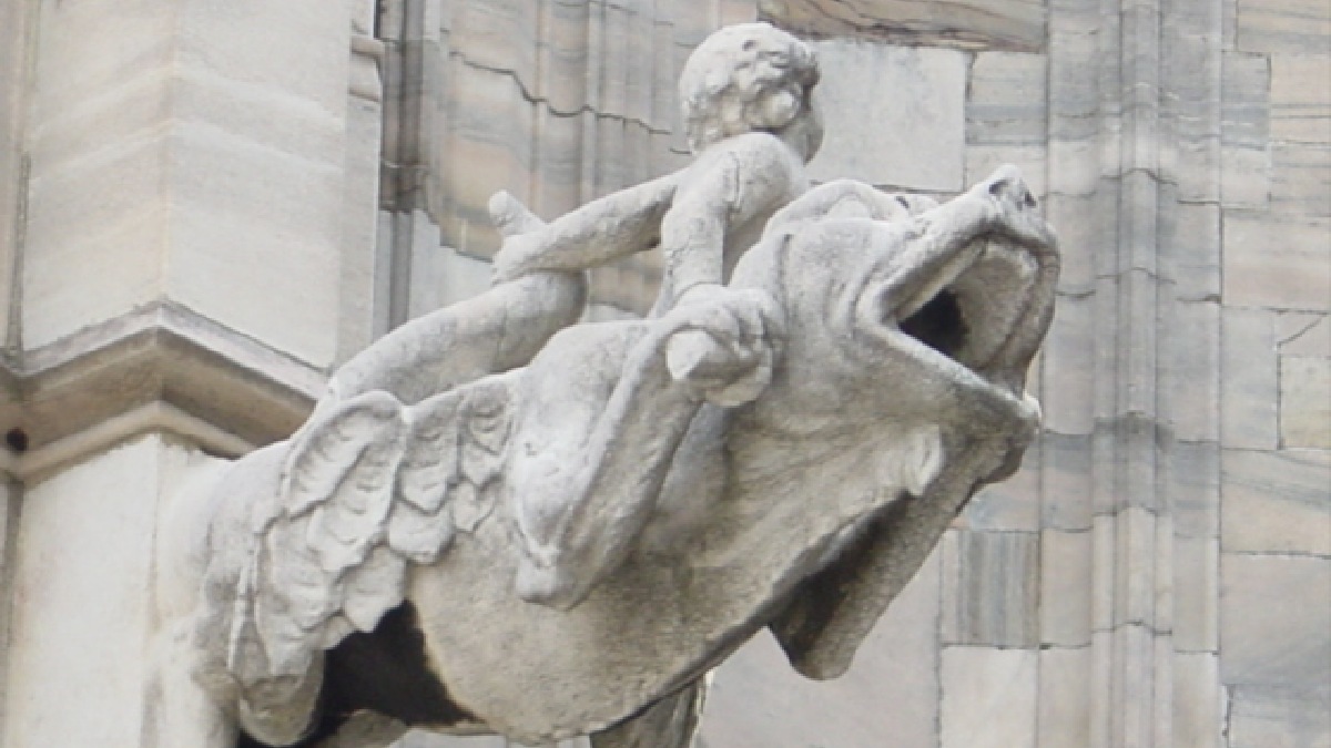 Enquanto isso, as gárgulas do Duomo integram uma das maiores coleções escultóricas do gótico europeu, com cerca de 150 bicas de pedra nas áreas altas da catedral (Foto: Giovanni Dall'Orto / Wikimedia Commons)
