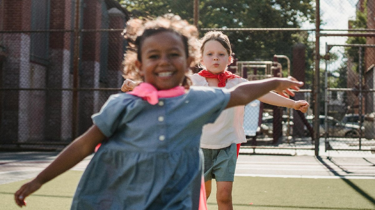 A OMS recomenda 60 minutos por dia de atividade física moderada a vigorosa para adolescentes (Foto: Antonius Ferret / Pexels)