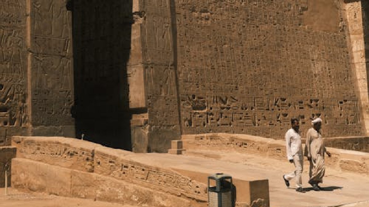 O Templo de Luxor fica em uma região marcada por monumentos associados à religião, ao poder dos faraós e à observação do céu no Egito antigo (Foto: Muhammed Fatih Beki / Pexels)