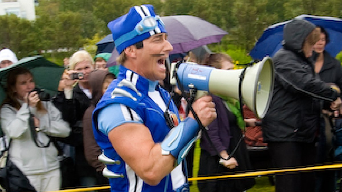 Magnús Scheving aparece como Sportacus, personagem central de LazyTown e rosto da série criada para promover um estilo de vida saudável entre crianças (Foto: olafurmagnusson / Wikimedia Commons)
