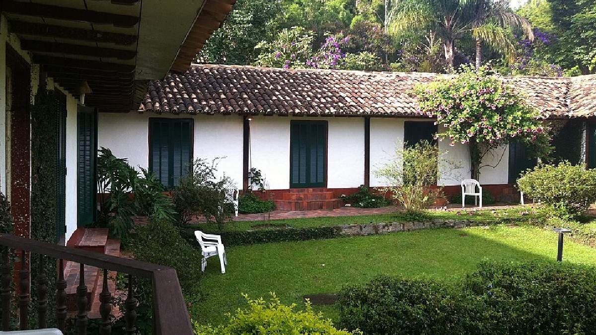 A cidade conta com forte apelo rural, com atrações como o Hotel Fazendão e culinária caipira que une o paulista e o mineiro no prato (Foto: FernandoSantos / Wikimedia Commons)