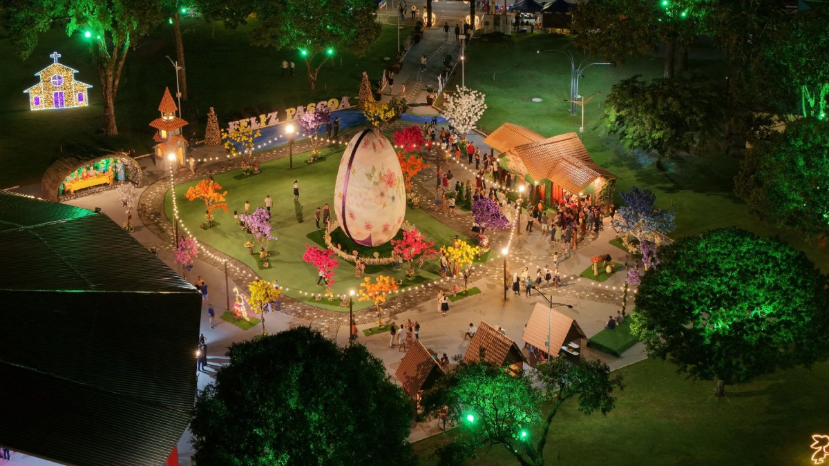 Praça decorada para a Páscoa Encantada de Água Branca