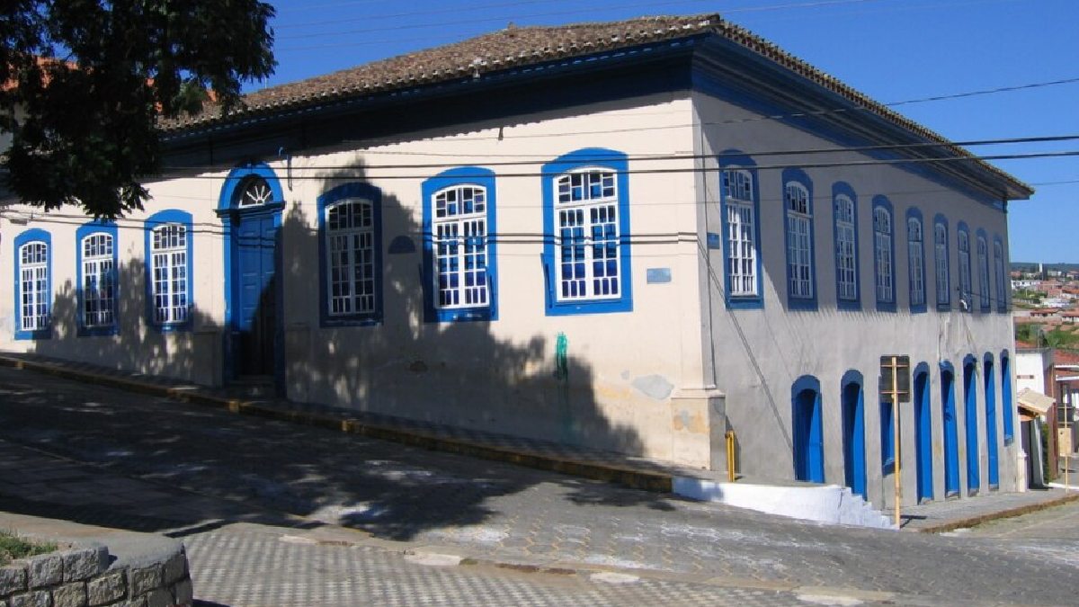 O edifício histórico, Casa do Ajudante Braga, ligado ao ciclo do café reforça a presença do passado imperial no coração da cidade (Foto: OS2Warp / Wikimedia Commons)