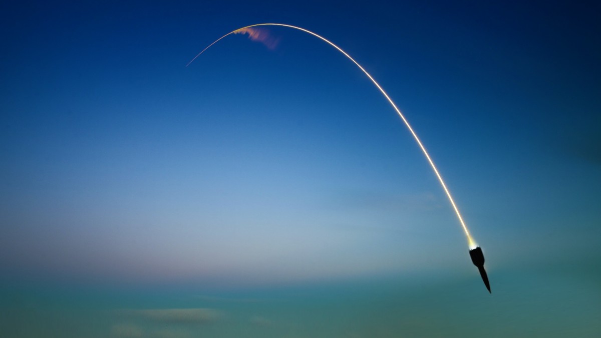 No turismo suborbital, o voo é rápido, cruza a linha de Kármán e devolve o passageiro à Terra em poucos minutos (Foto: geralt / Pixabay)