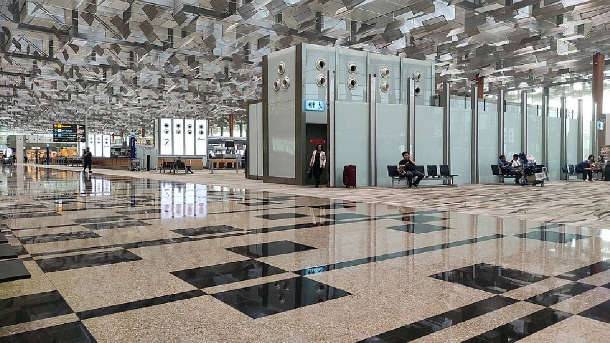 Espaços como o Terminal 3 mesclam arquitetura e design para gerar ambientes belos, mas com optimizado fluxo de pessoas, ar e luz natural (Foto: Moheen Reeyad / Wikimedia Commons)