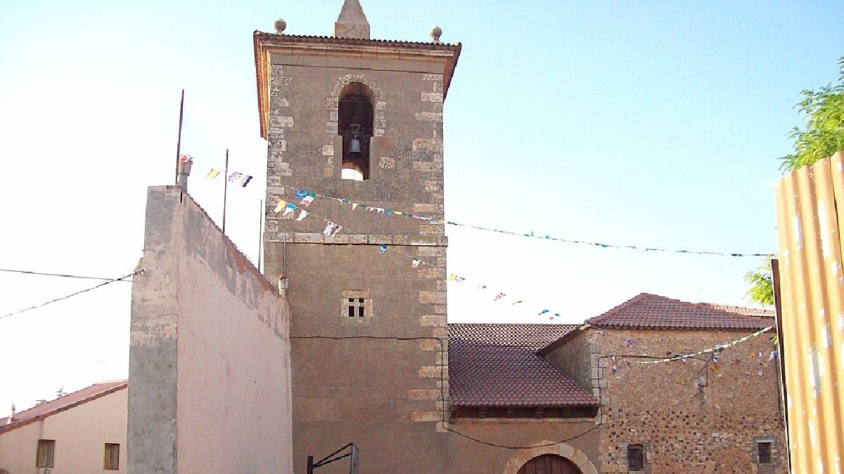 A igreja de San Cipriano e Santa Justina é um dos marcos visuais de Arenillas e ajuda a situar o leitor no centro histórico do povoado (Foto: MIGHIDISL / Wikimedia Commons)