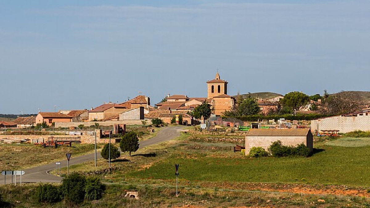 Vista geral de Arenillas, povoado de Soria que tenta atrair novos moradores e serve de base para passeios curtos pela comarca de Berlanga (Foto: Diego Delso / Wikimedia Commons)