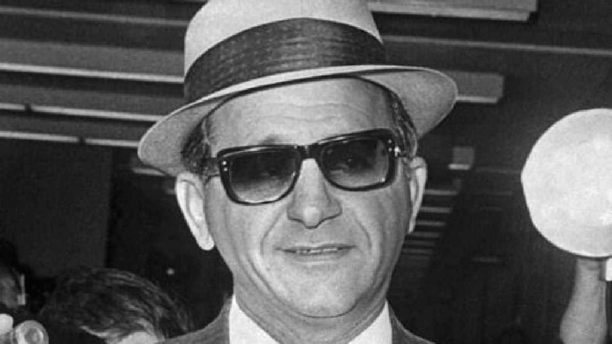 Sam Giancana foi preso mais de 70 vezes ao longo da vida por uma variedade de crimes, embora frequentemente tenha evitado longas penas de prisão (Foto: Unknown author / Wikimedia Commons)