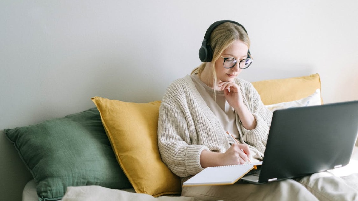 Aprender não depende só do tempo de estudo, mas também do que acontece logo depois, quando o cérebro começa a estabilizar a informação (Foto: Ivan S / Pexels)