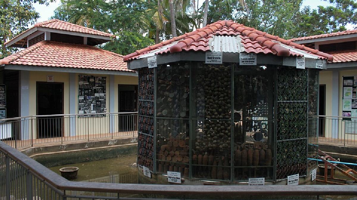 O Museu das Minas Terrestres do Camboja preserva parte da memória de um problema que ainda marcou regiões rurais após décadas de conflito (Foto: Jwslubbock / Wikimedia Commons)