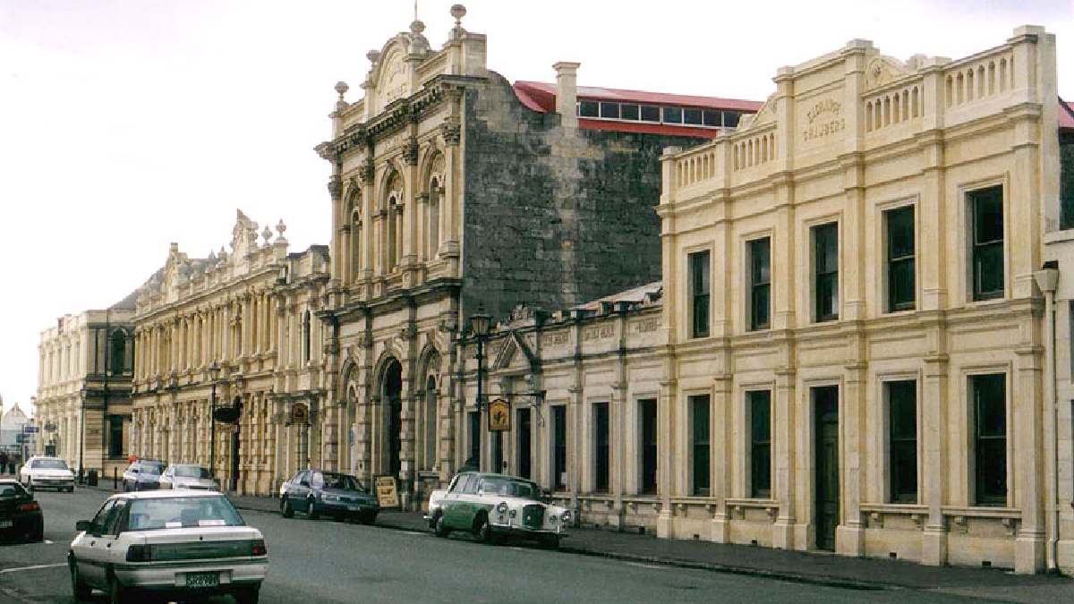 Para quem quiser mergulhar na parte vitoriana e histórica da cidade, saindo do punk, há o centro histórico da cidade e o museu Whitestone City (Foto: Grutness / Wikimedia Commons)