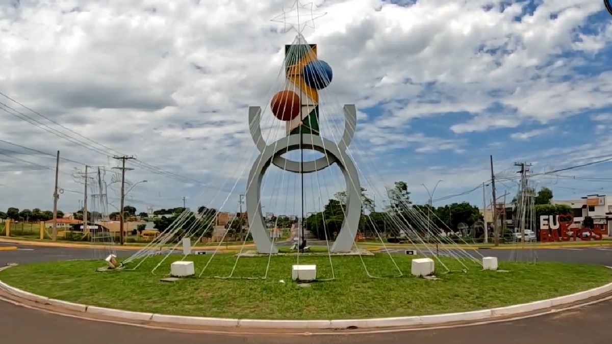 Obra da artista Yutaka Toyota retrata a união entre as culturas nipo-brasileiras