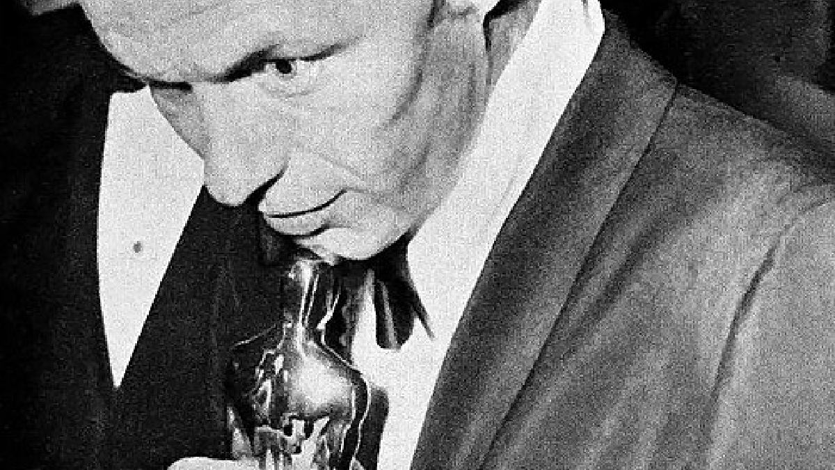 Frank Sinatra recebeu o Oscar de Melhor Ator Coadjuvante em 1954 graças a esse papel (Foto: Photographer unknown / Wikimedia Commons)