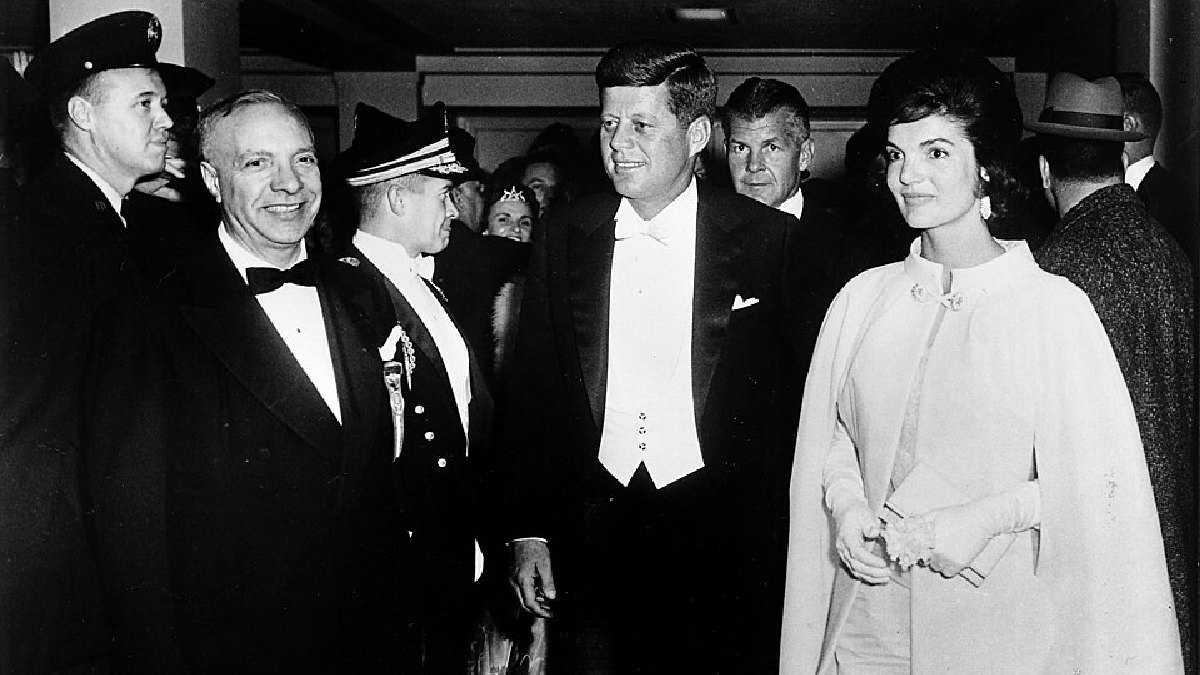 Além disso, existem evidências de o cantor ter servido como ponte entre o submundo do crime organizado e o Partido Democrata nas eleições de 1960 (Foto: Abbie Rowe / Wikimedia Commons)