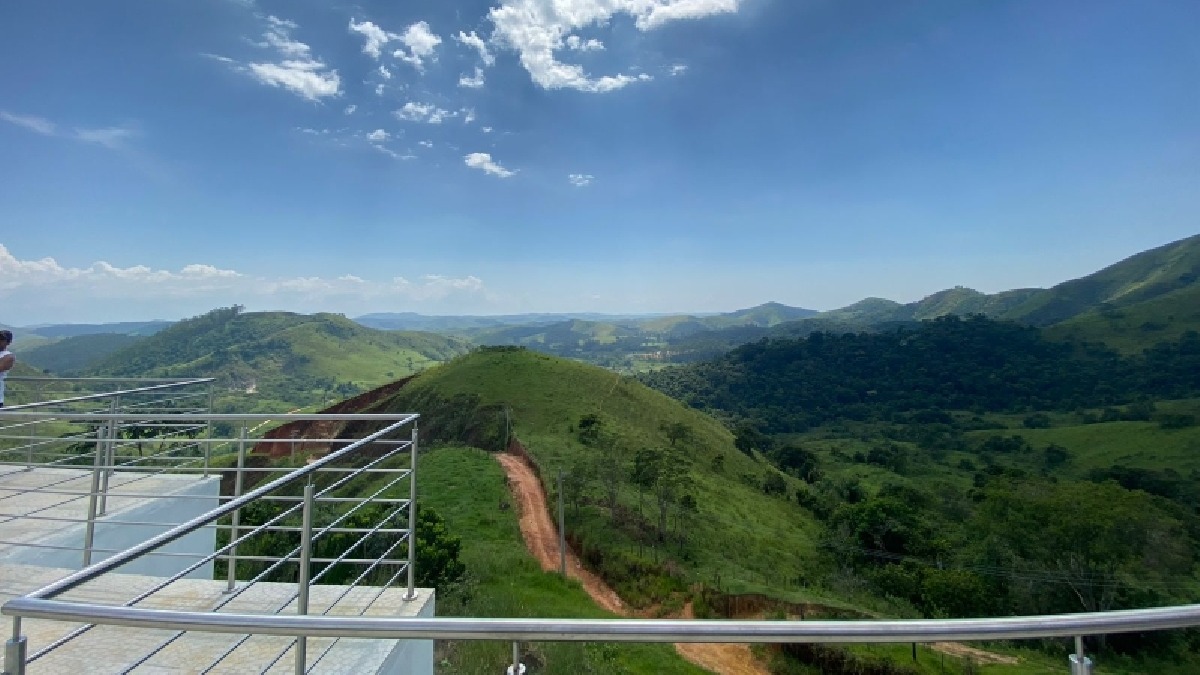 Cidade conta com alguns pontos turísticos. naturais e acolhedores, como o Mirante da Santa