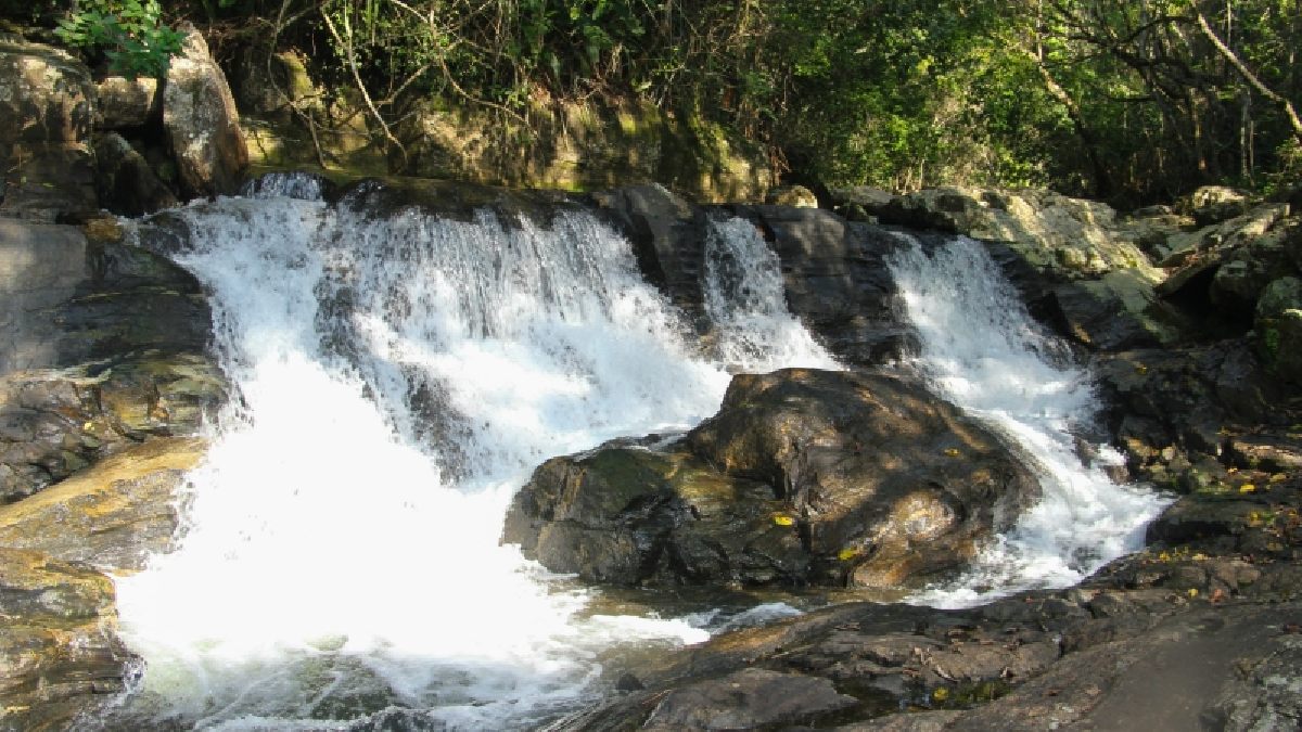 Cachoeira localizada na trilha do Balneário Monte Alegre (Foto: Prefeitura de Arapéi)